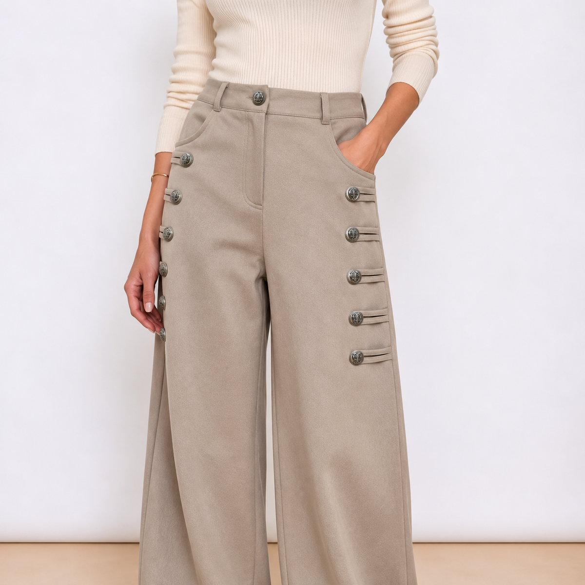 [MIXMUSE.NOHO] Versailles, Pantalone Con Alamari e Bottoni Dorati, Effetto Scamosciato