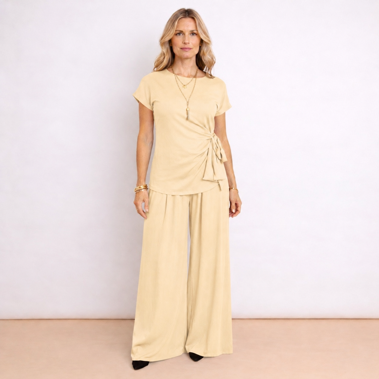 [MIXMUSE.NOHO] Lea, Completo Con Pantalone Fluido E Maglia Con Fiocco