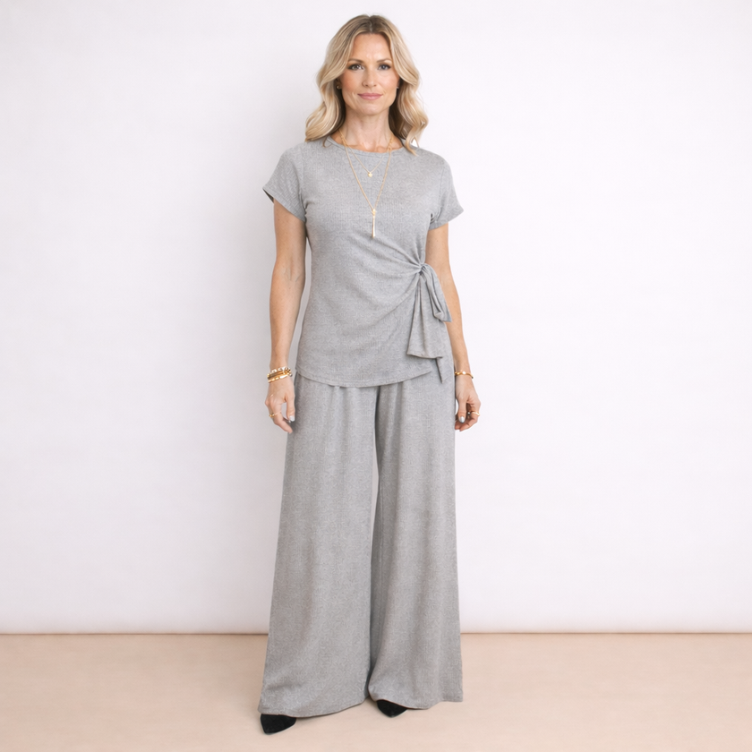 [MIXMUSE.NOHO] Lea, Completo Con Pantalone Fluido E Maglia Con Fiocco