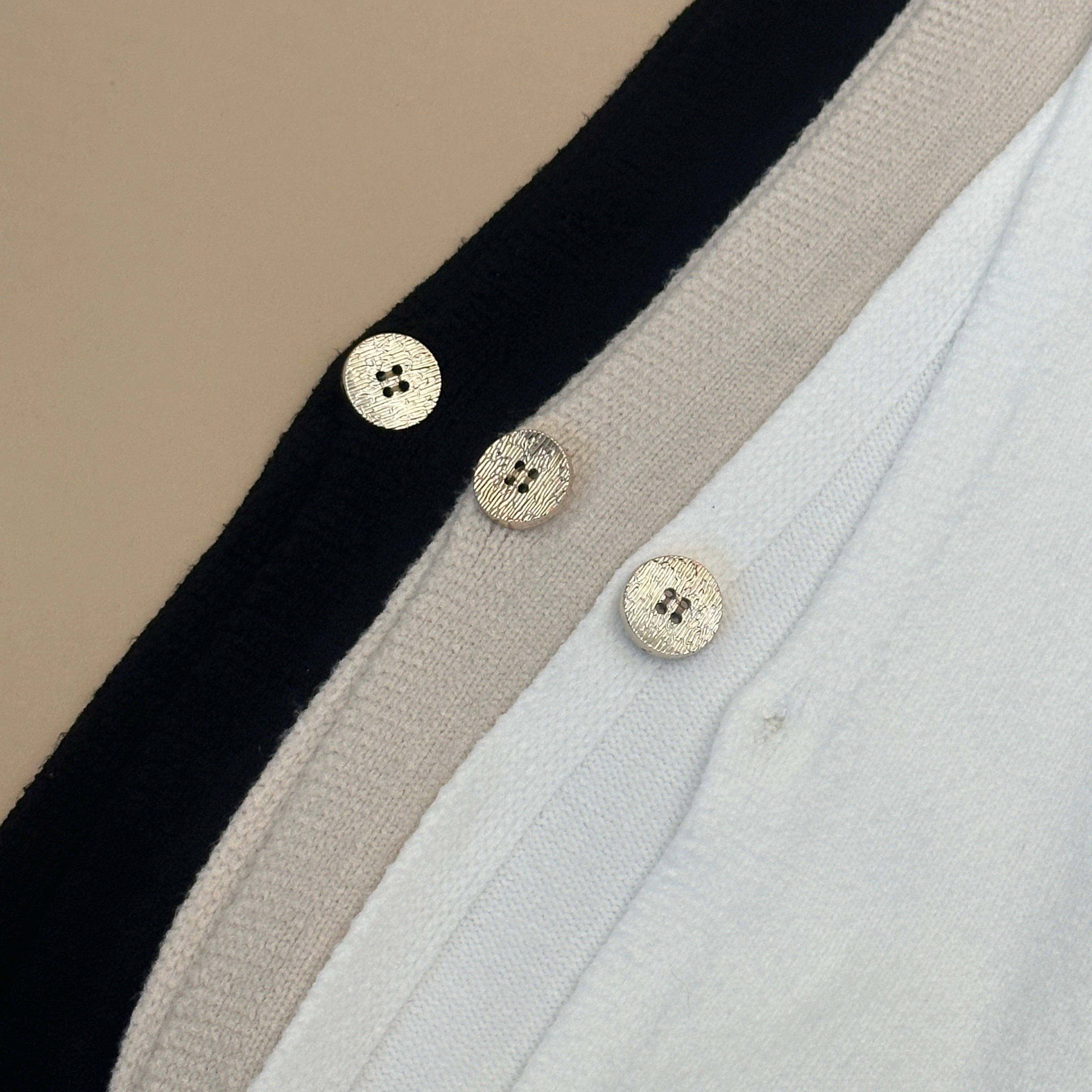 [MIXMUSE] Smanicato In Maglia Con Scollo a V e Bottoni Laterali