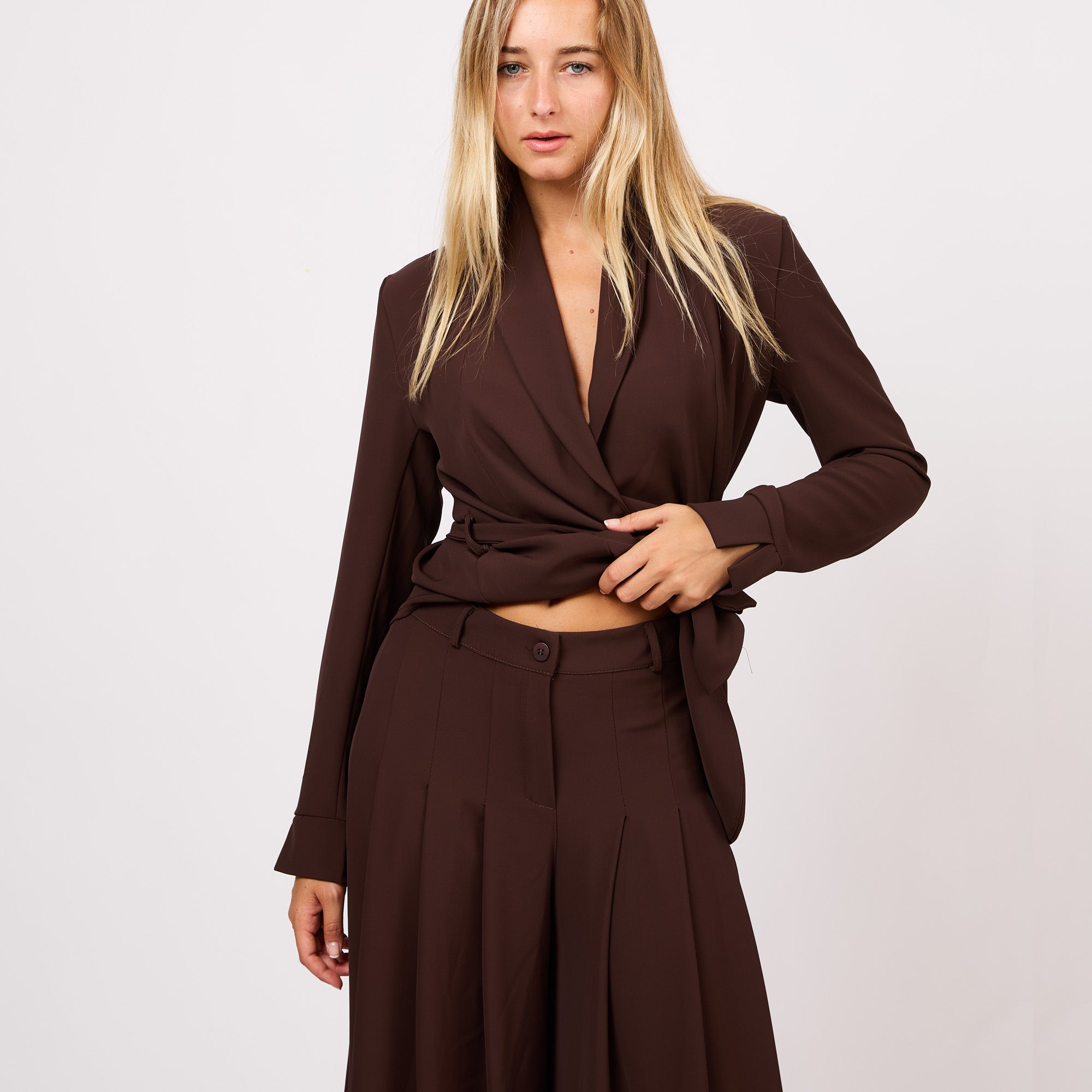 [MIXMUSE.COUTURE]Completo in tessuto fluido con blazer e pantaloni a palazzo