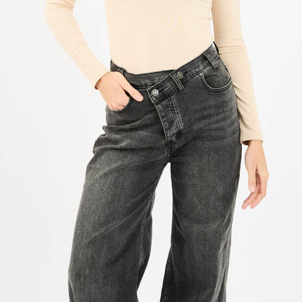 [MIXMUSE.NOHO] Jeans A Gamba Larga Con Chiusura Asimmetrica